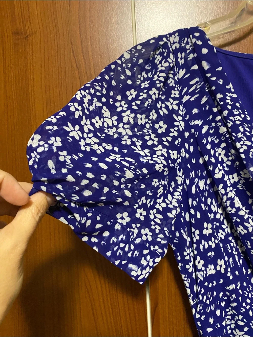 DKNY Royal Blue and White Floral Printed Wrap Midi Summer Party Dress size 4 - Picture 6 of 9